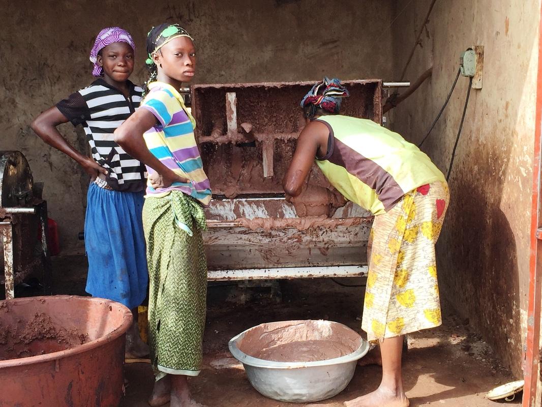 100% surovo karitejevo maslo- pravična trgovina