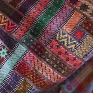 NA ZALOGI Volnena deka 130x180 M.RED GREEN