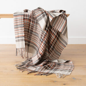 Lanena deka 130x180 karo nat/črna