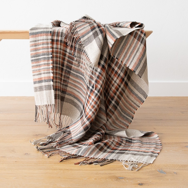 Lanena deka 130x180 karo nat/črna