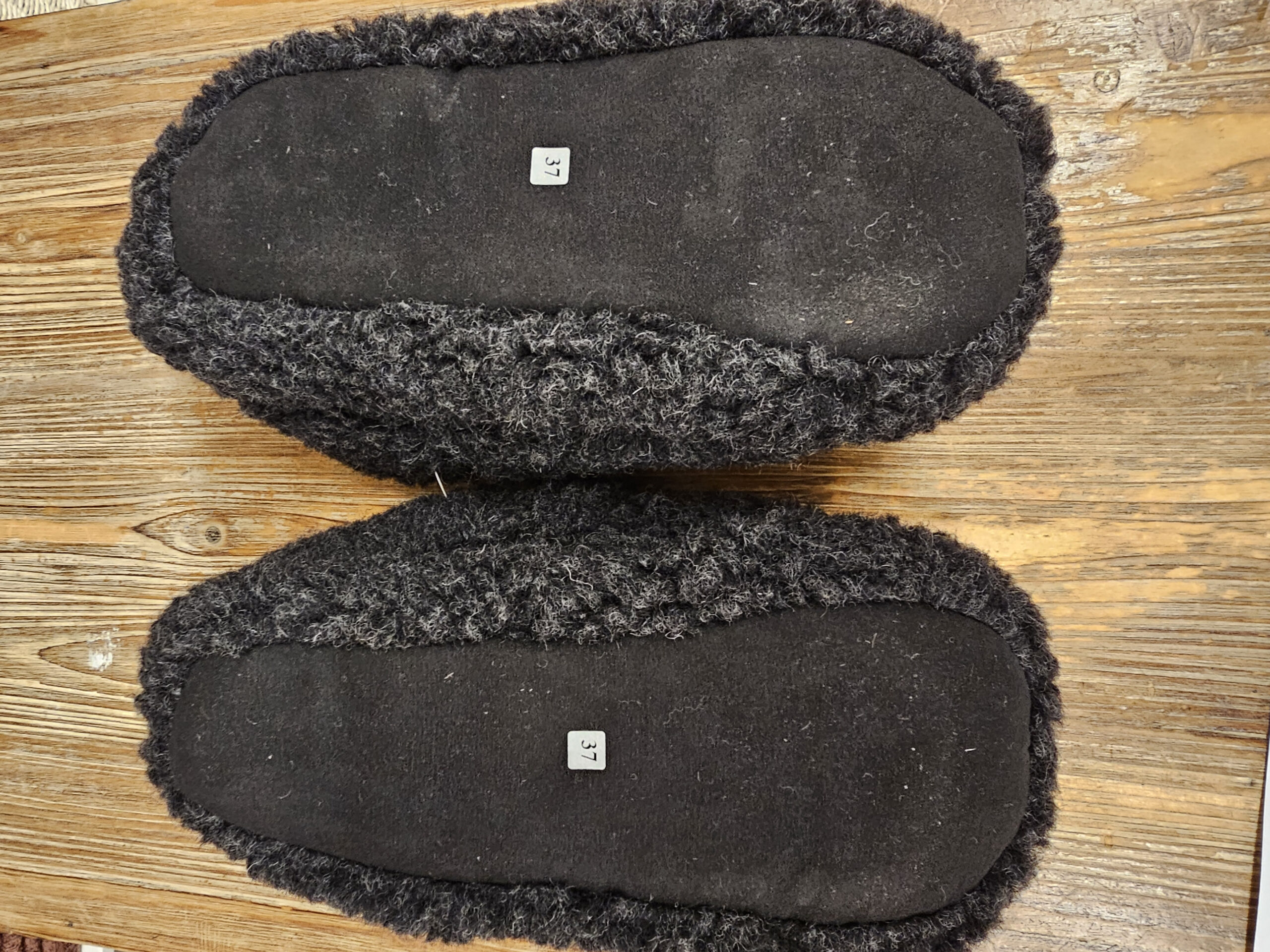 Copati iz 100% kosmatene volne, nizki, več velikosti Copati iz 100% kosmatene volne, nizki, več velikosti