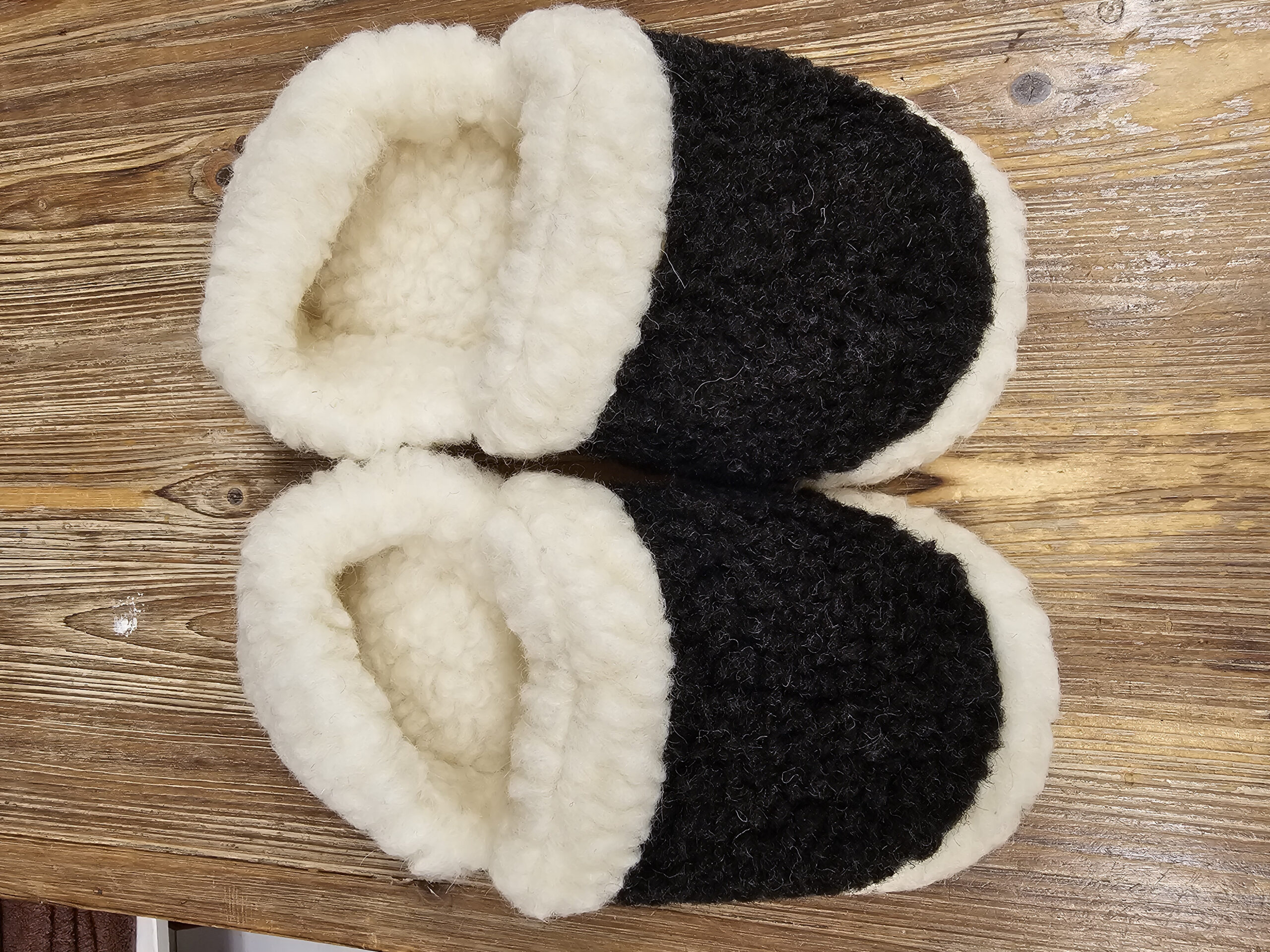 Copati iz 100% kosmatene volne, nizki, več velikosti Copati iz 100% kosmatene volne, nizki, več velikosti