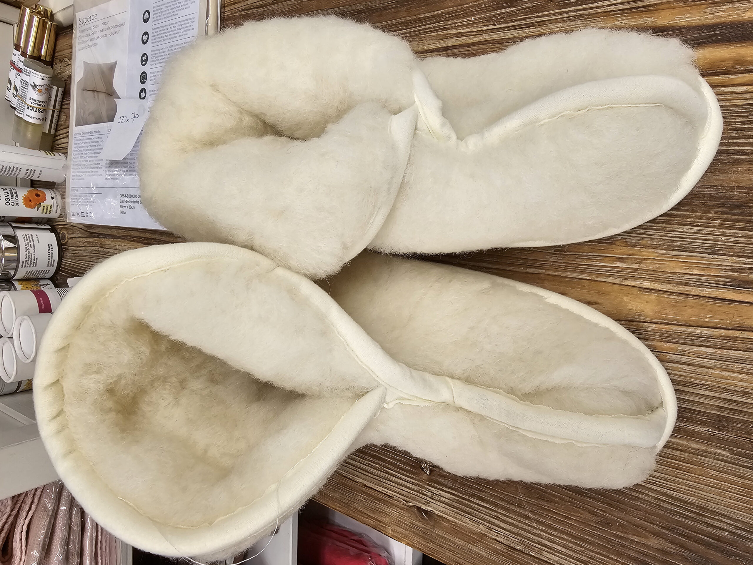 Visoki copati iz 100% kosmatene volne crem, več velikosti