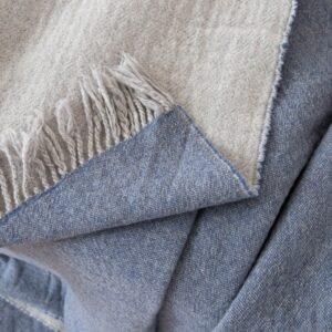 NA ZALOGI Volnena deka 130x180 merino M.DENIM NA ZALOGI Volnena deka 130x180 merino M.DENIM