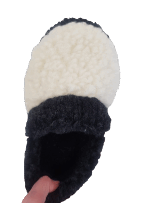 Copati iz 100% kosmatene volne natur, črni nizki, več velikosti