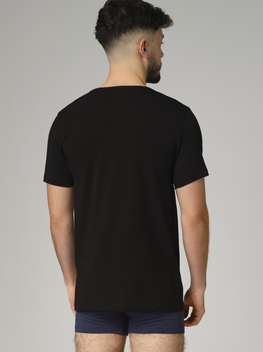 Moška spodnja majica V izrez KR ČRNA L