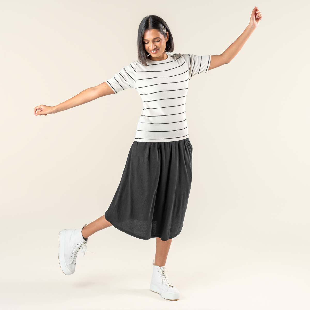 Ženska majica KR iz 100% eko bombaža črte ČRNA