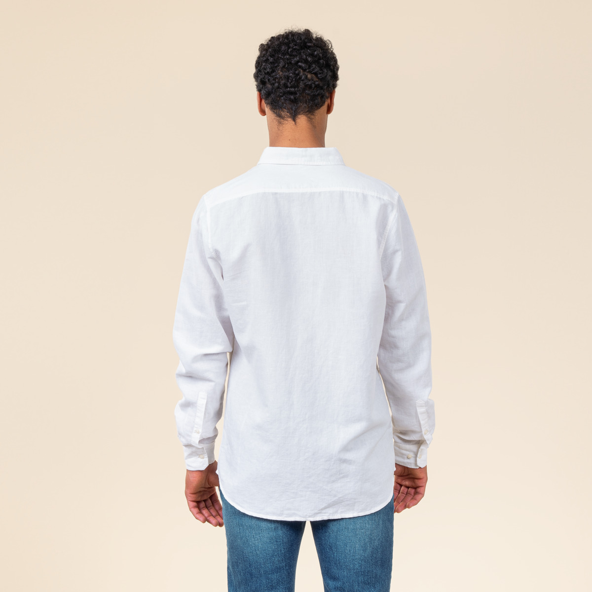 Moška srajca DR iz 55% lana in 45% eko bombaža bela 48,50,52 Moška srajca DR iz 55% lana in 45% eko bombaža bela 48,50,52