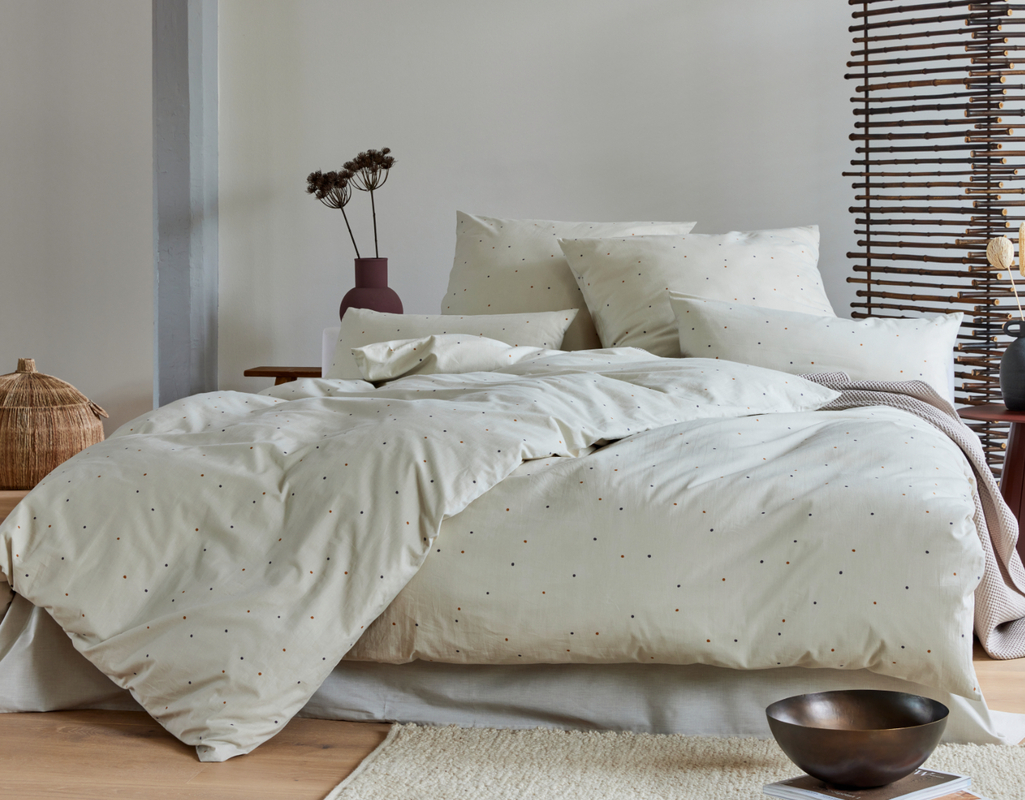 Posteljnina Dots saten, več dimenzij Posteljnina Dots saten, več dimenzij