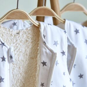 Spalna vreča zvezde kosmaten eko bom z snemljivimi rokavi Spalna vreča zvezde kosmaten eko bom z snemljivimi rokavi