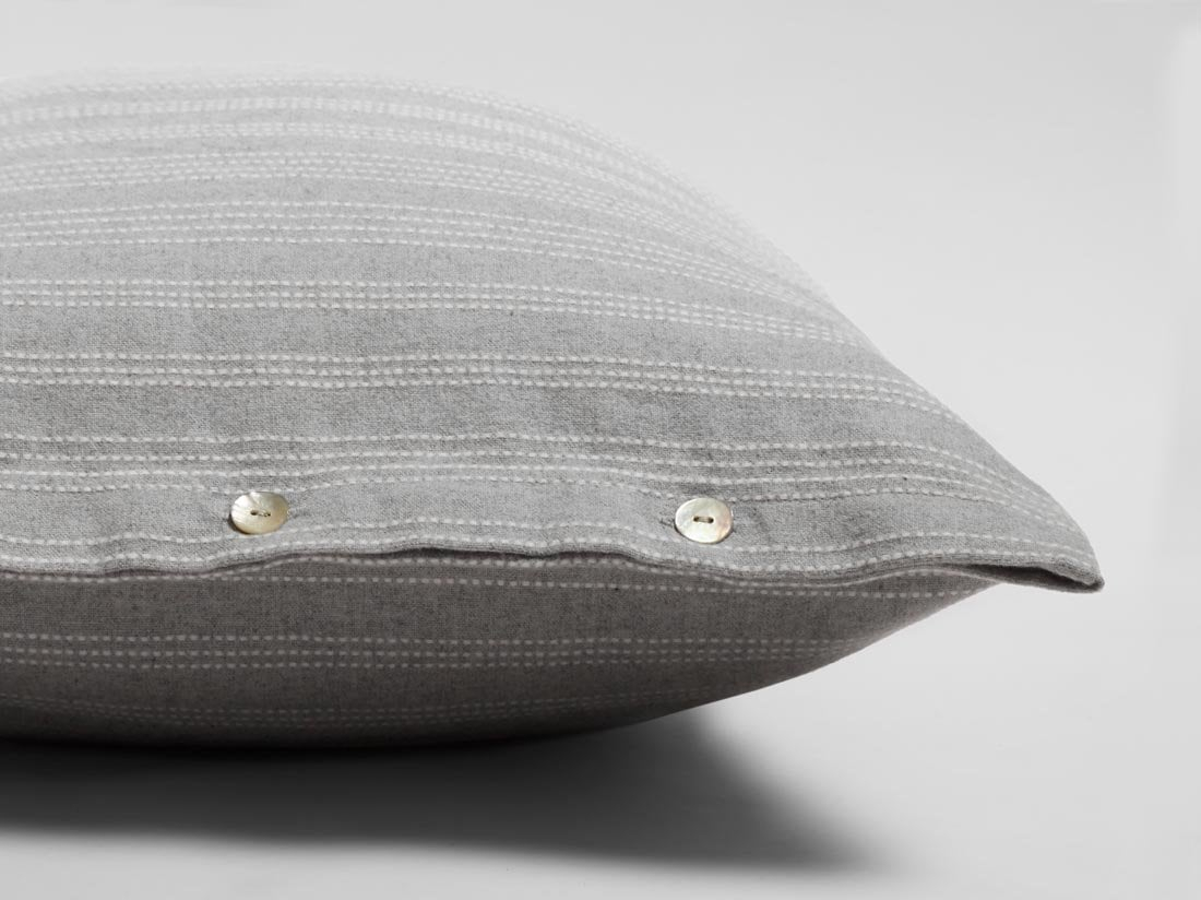 Posteljnina flanela siva črtasta, razl.dim.