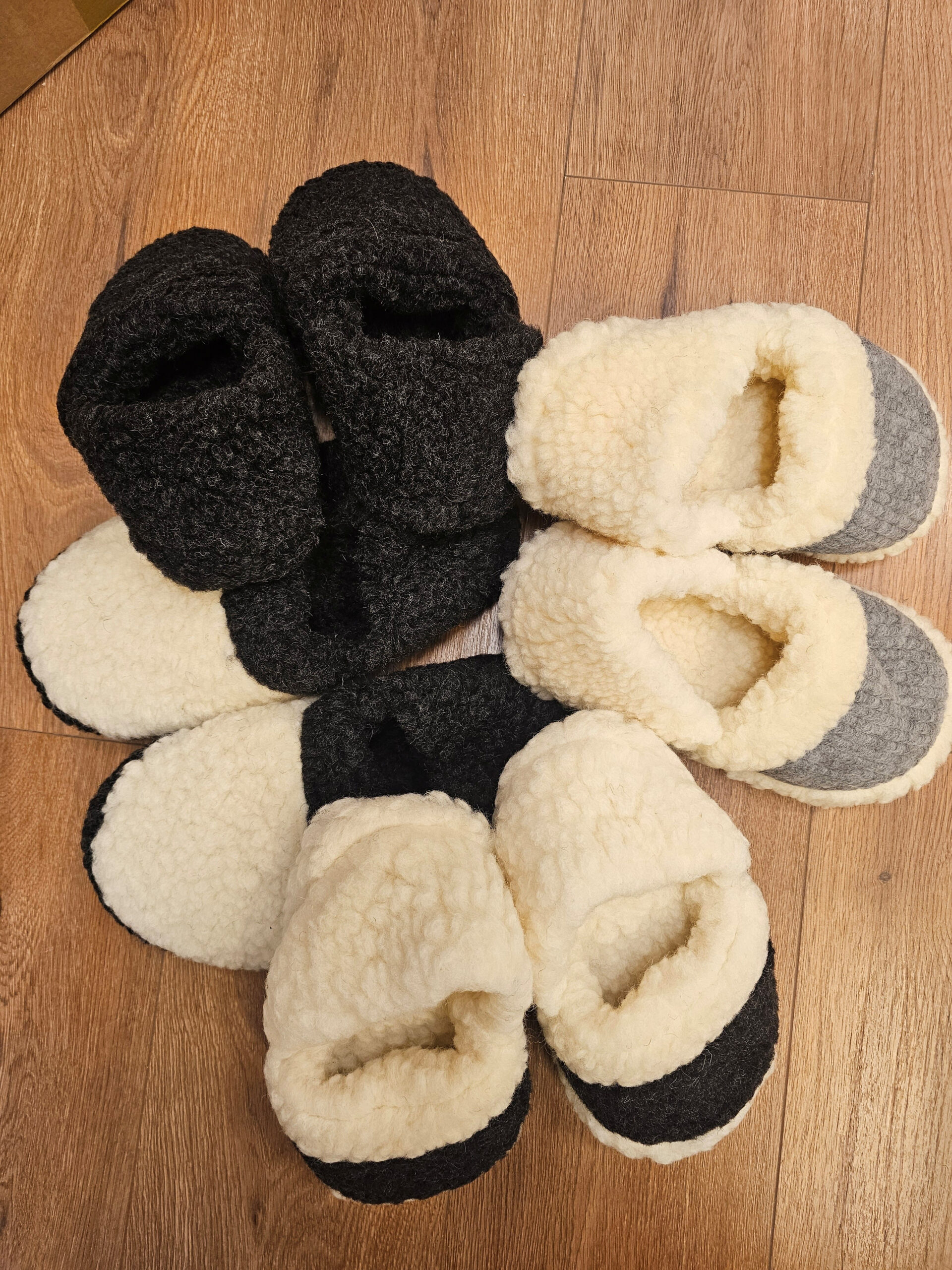 Copati iz 100% kosmatene volne, nizki, več velikosti Copati iz 100% kosmatene volne, nizki, več velikosti