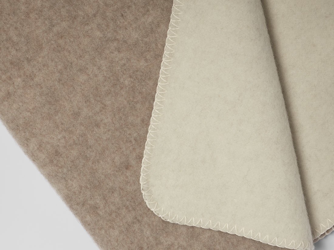 Mehka deka iz 100% merino volne white/light brown 150x220