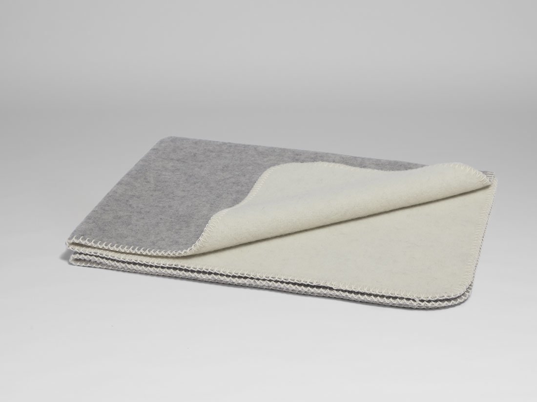 Mehka deka iz 100% merino volne white/lig grey 150x220