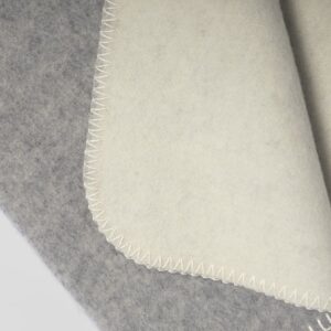 Mehka deka iz 100% merino volne white/lig grey 150x220