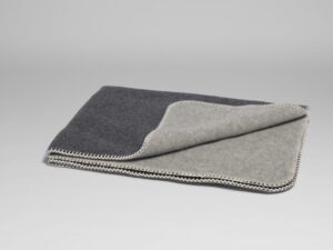 Mehka deka iz 100% merino volne white/charc 150x220 Mehka deka iz 100% merino volne white/charc 150x220