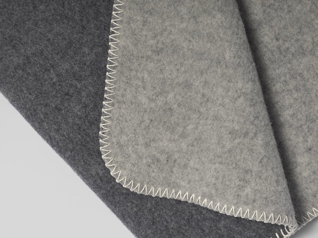 Mehka deka iz 100% merino volne white/charc 150x220