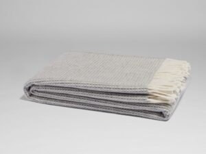 Mehka pletena deka iz 100% merino volne grey 150x210 Mehka pletena deka iz 100% merino volne grey 150x210