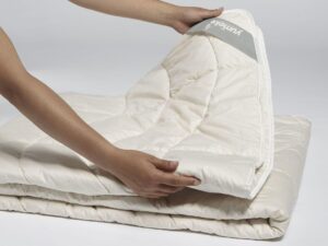 Poletna odeja iz lanu Poletna odeja iz lanu