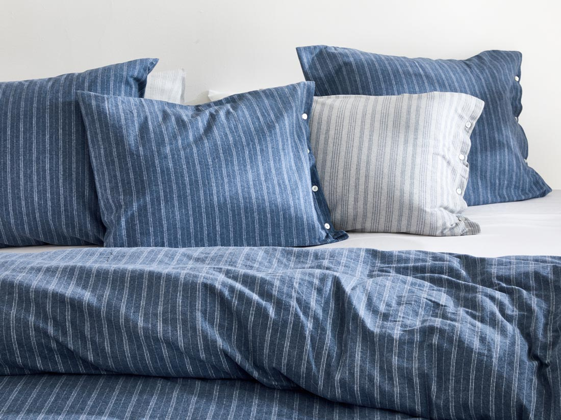 Posteljnina flanela modra črtasta, razl.dim.