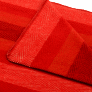 Volnena odeja MONROVIA rdeča črtasta Volnena odeja MONROVIA rdeča črtasta