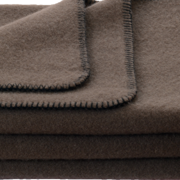 Volnena odeja INN velur nougat 150x200