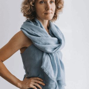 Šal iz 100% lana svetlo modra