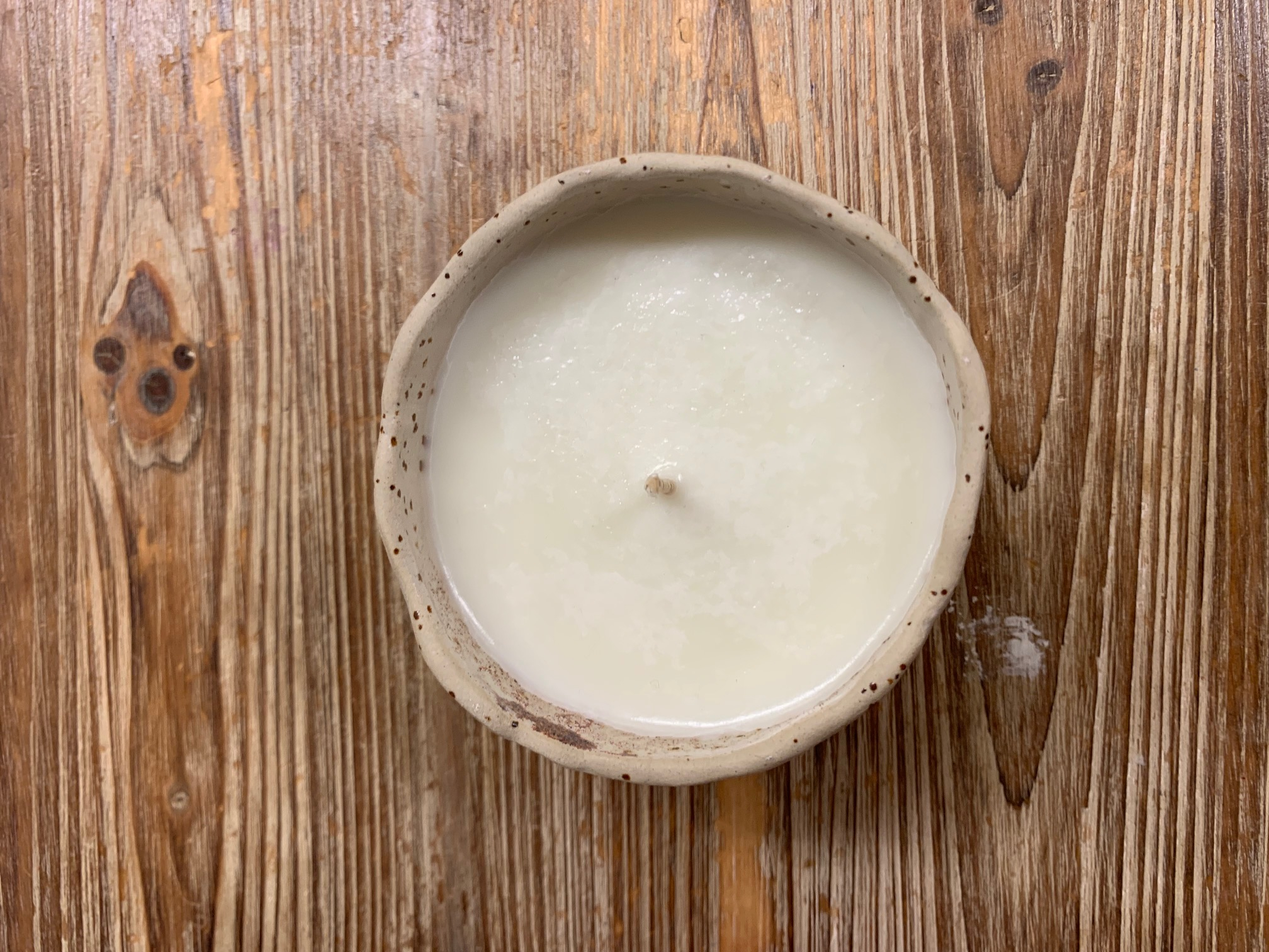 Sveča v keramični posodi "Sočna breskev" 200g. Sveča v keramični posodi "Sočna breskev" 200g.