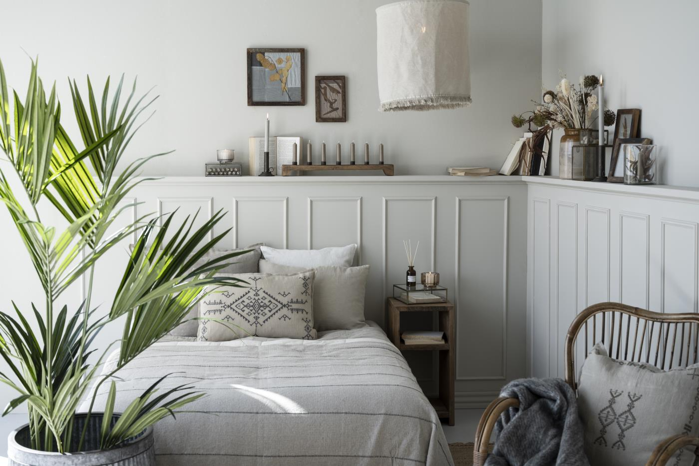 Prevleka iz 100% lanu 40x60 vezenje w/dark grey