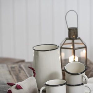 Emajlirana skodelica butter cream