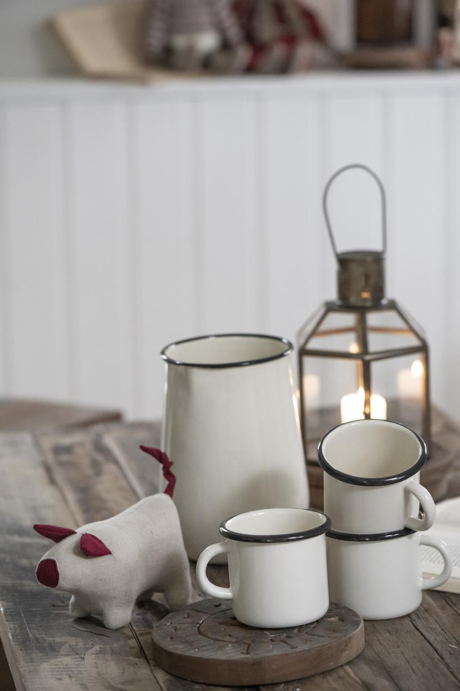 Emajlirana skodelica butter cream