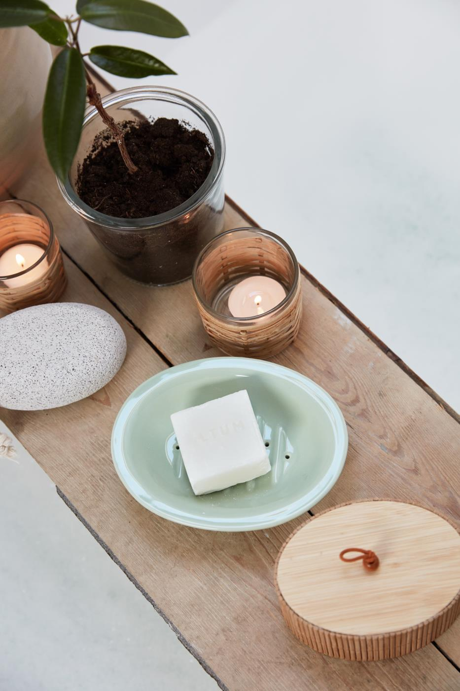 Svečnik steklo ratan