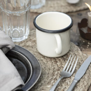 Emajlirana skodelica butter cream