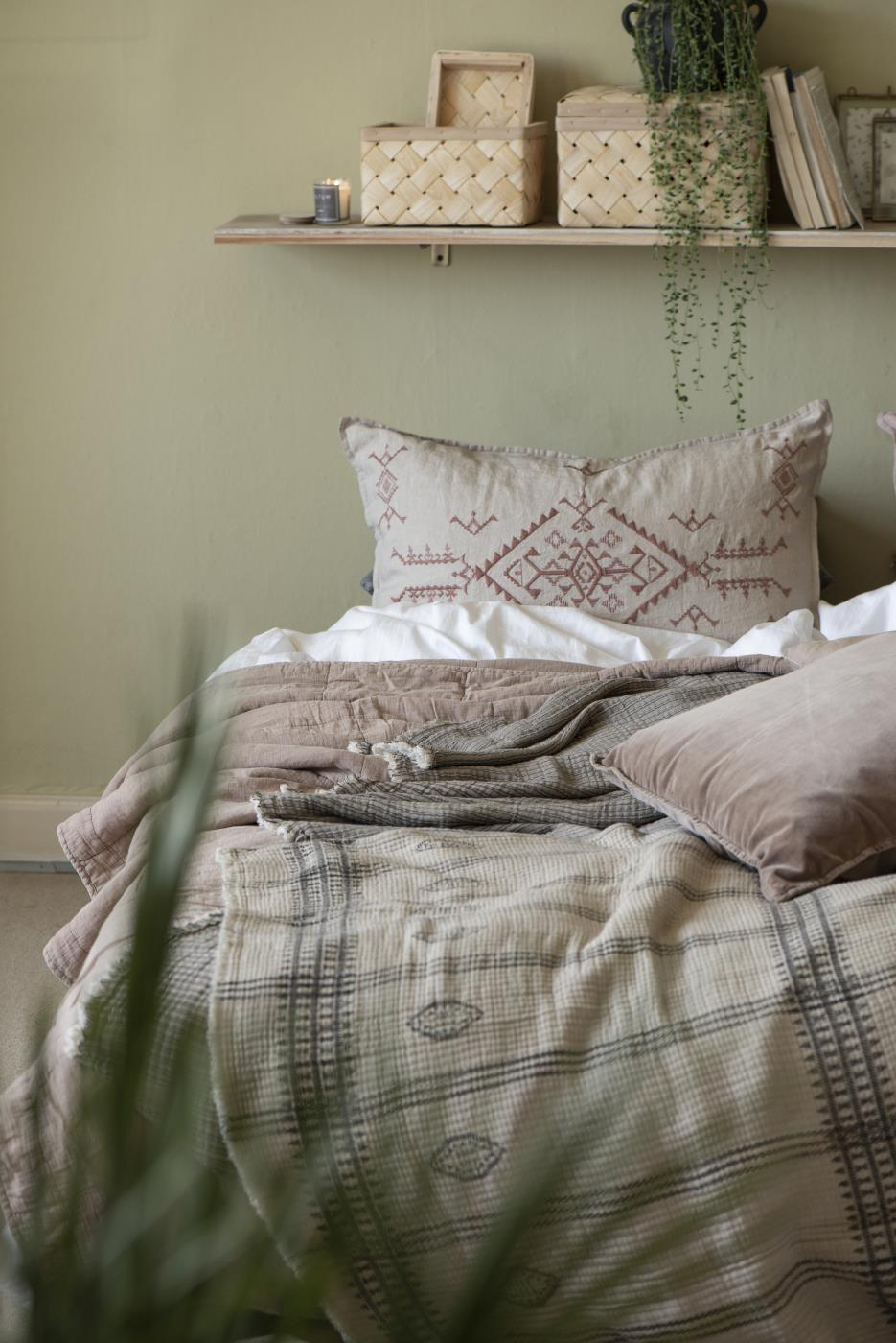 Prevleka 100% lan 50x70 vezenje w/faded rose