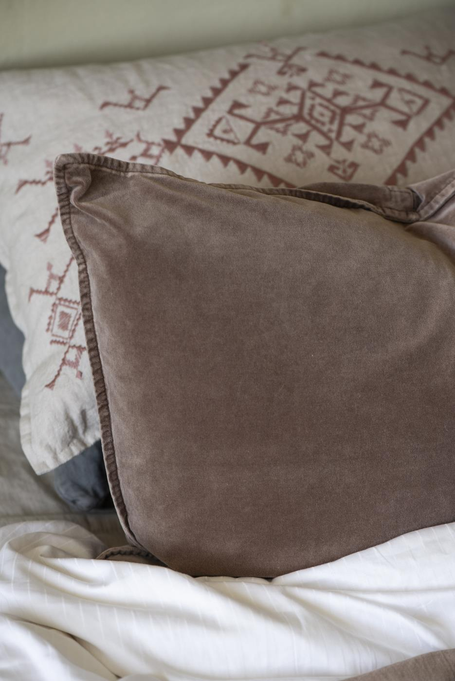 Prevleka 100% lan 50x70 vezenje w/faded rose