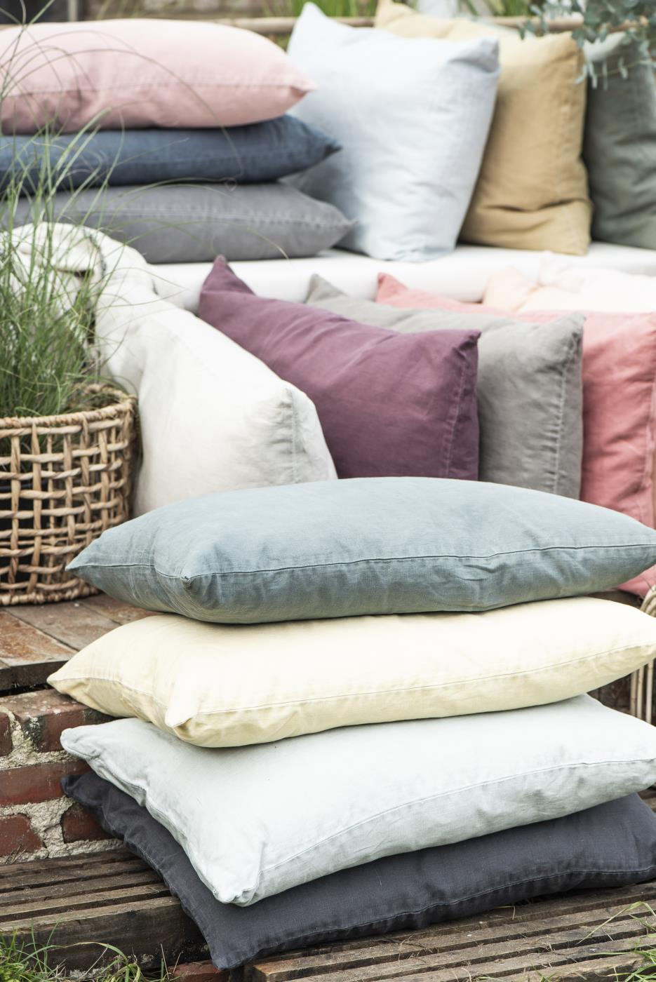 Prevleka iz 100% lanu 50x70 aubergine