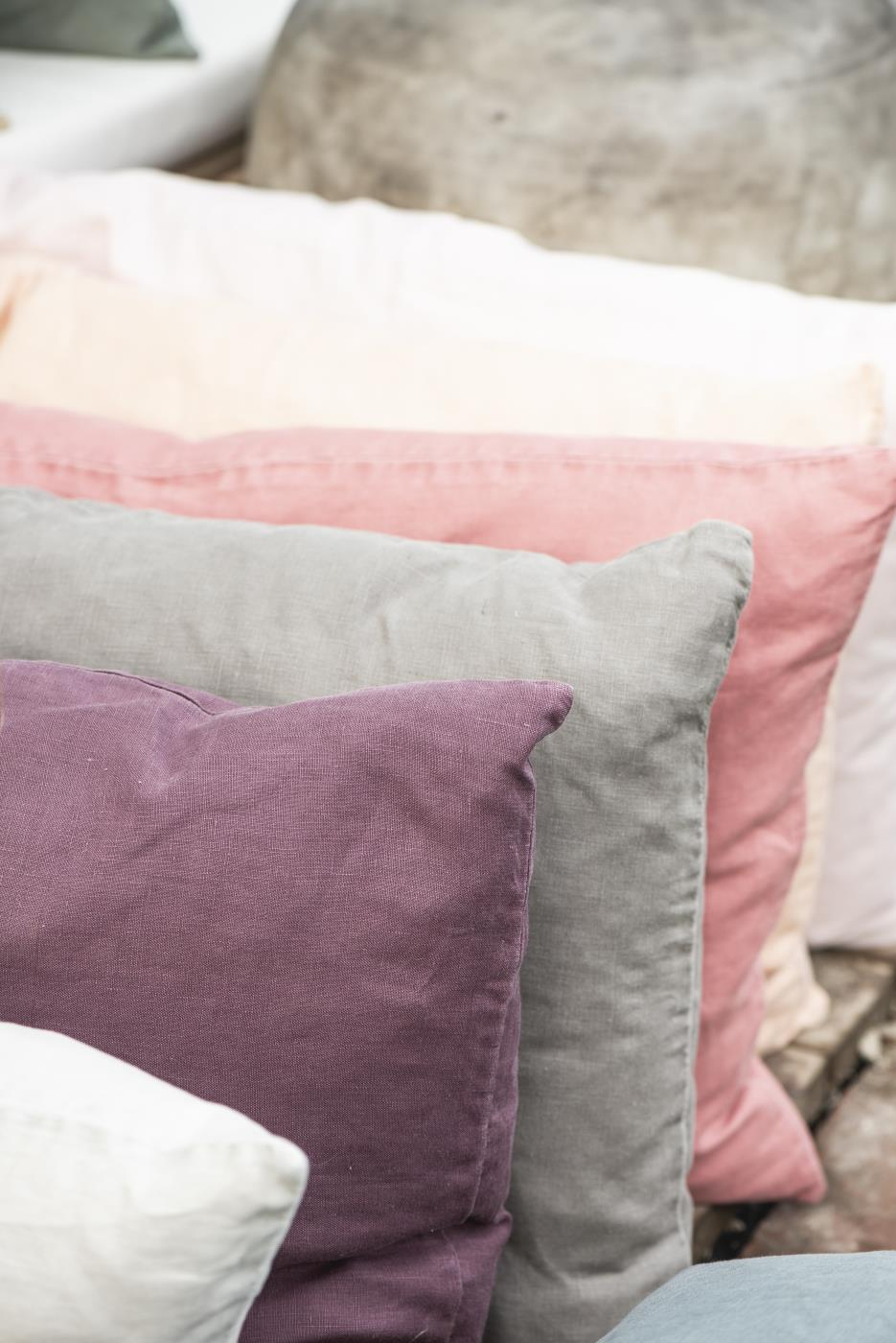 Prevleka iz 100% lanu 50x70 aubergine